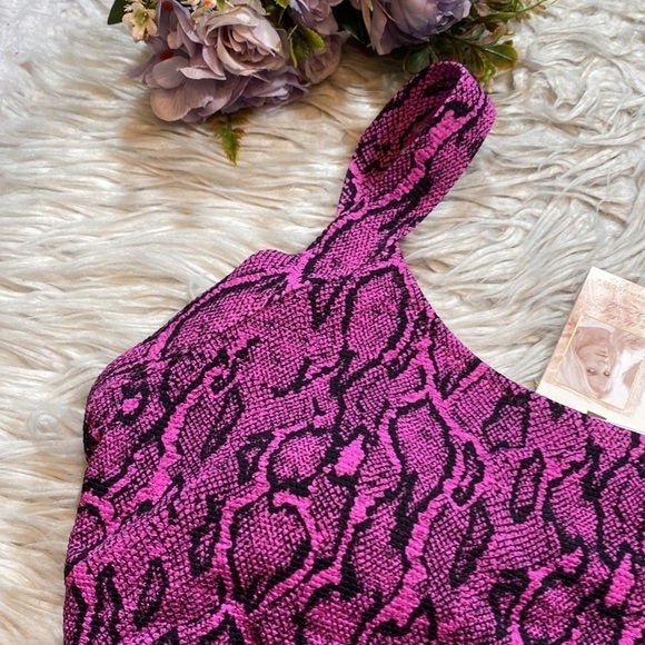 NWT Jessica Simpson Snakeskin Asymmetric Tied One Piece Swimsuit in Fuchsia L - Picture 4 of 12